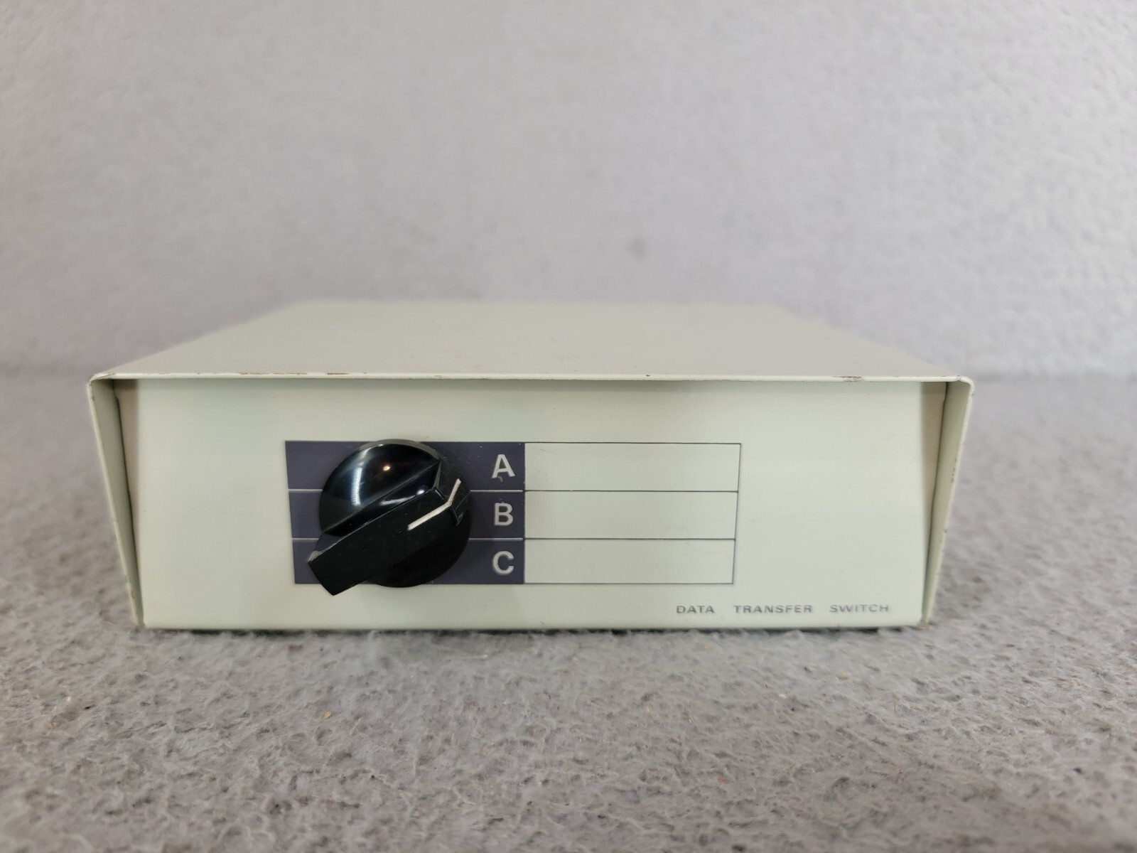Data Transfer A-B-C Switch Box with 25-Pin Input / Output Connector Untested