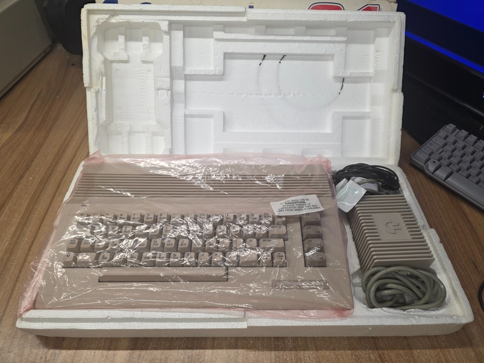 Commodore 64C Home Computer In Box Excellent condition tested