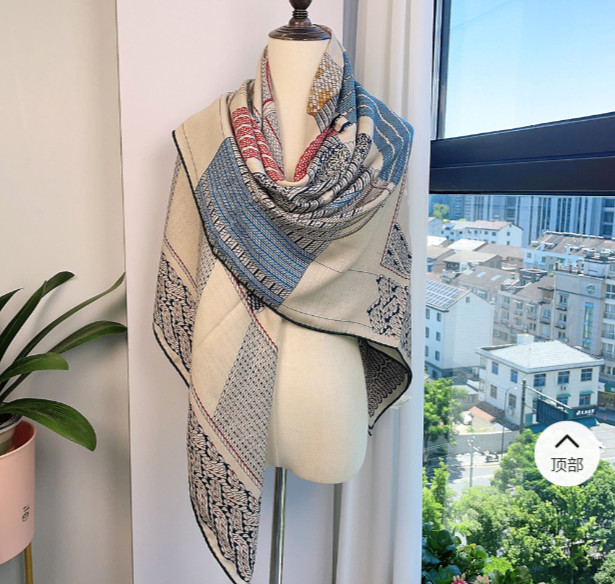 70% cashmere 30% silk Blue totem double side printed square Wrap shawl 130X130cm