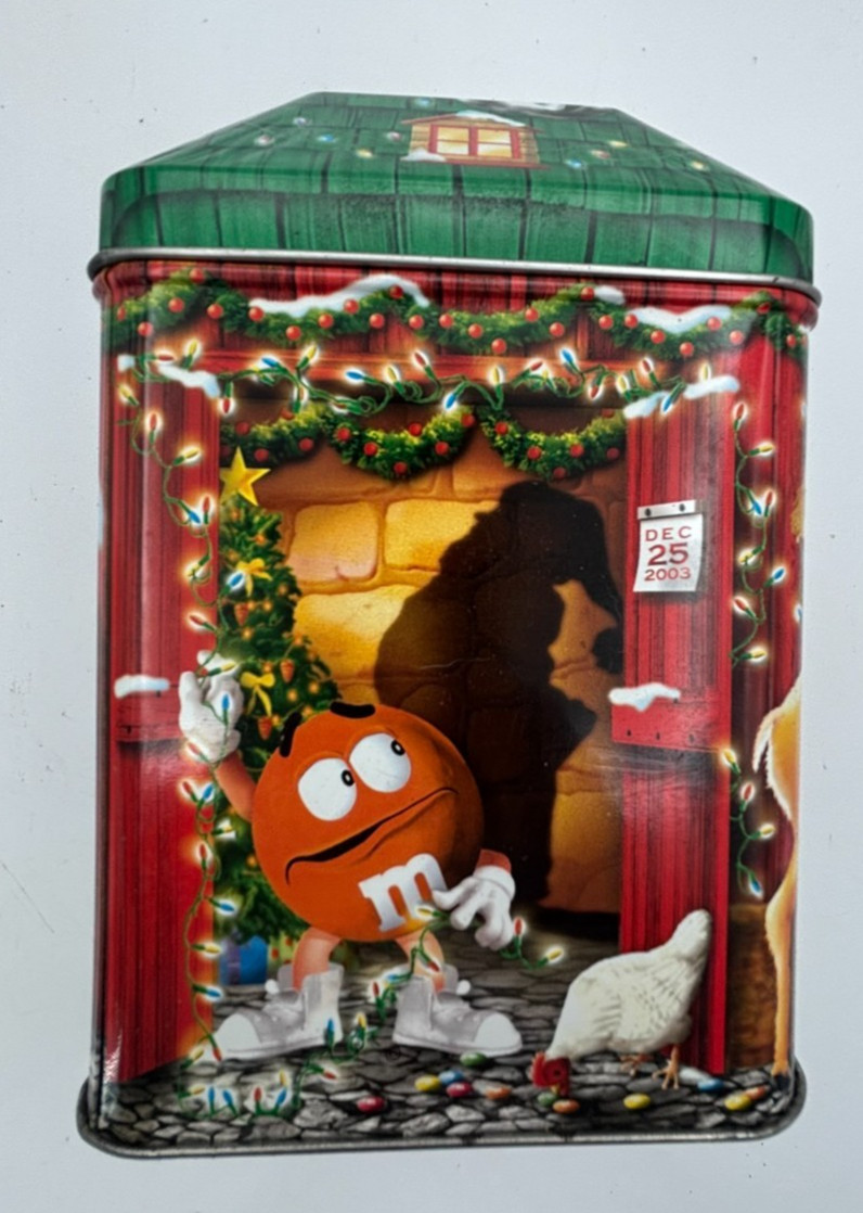 M&M's Reindeer Farm Tin Christmas Village Series #16 Limited Edition 2003
