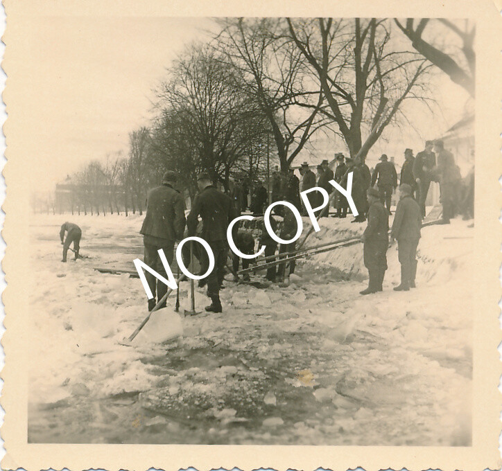 Photo WW II Wehrmacht Soldiers Removing Ice Blocks Winter Russia H1.78