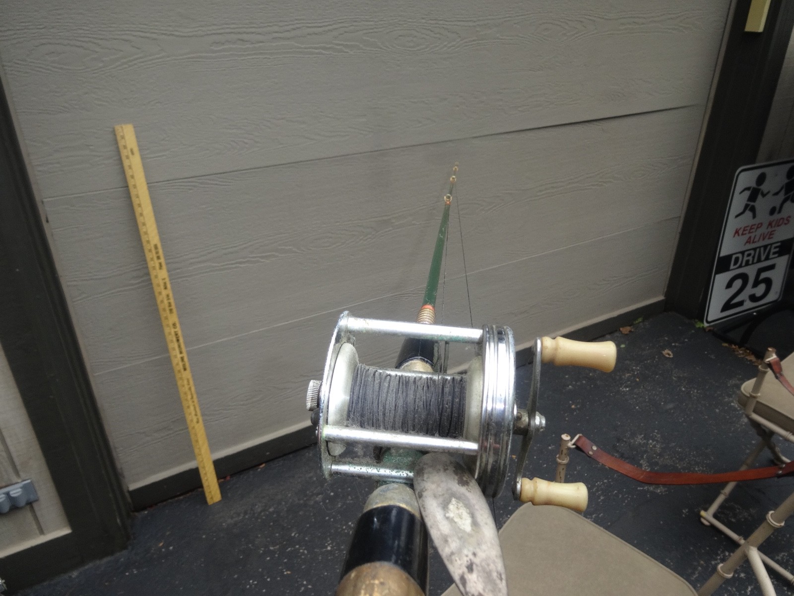 ANTIQUE PFLUEGER TRUMP REEL & GLASSCASTER BY: WALTCO PISTOL GRIP 5' FISHING POLE
