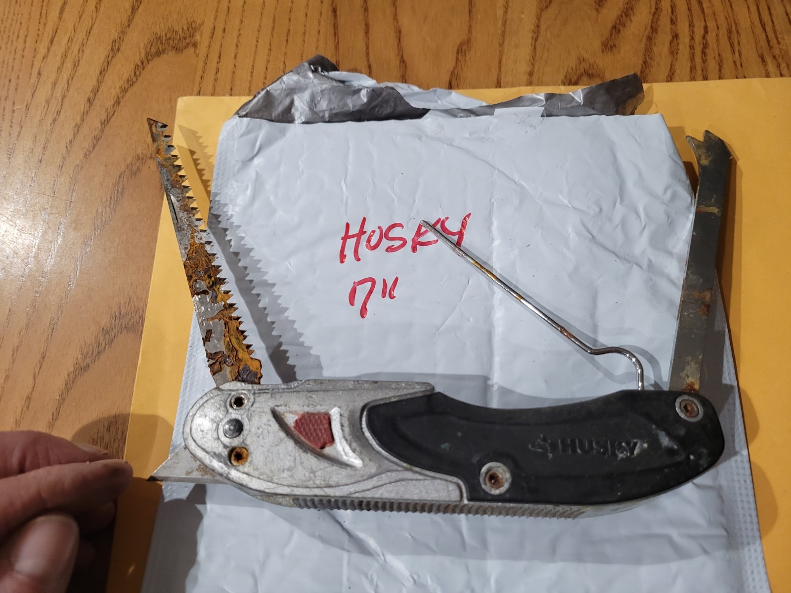 HUSKY 7" MULTI TOOL/KNIFE/ FISHING TOOL GOOD SHAPE