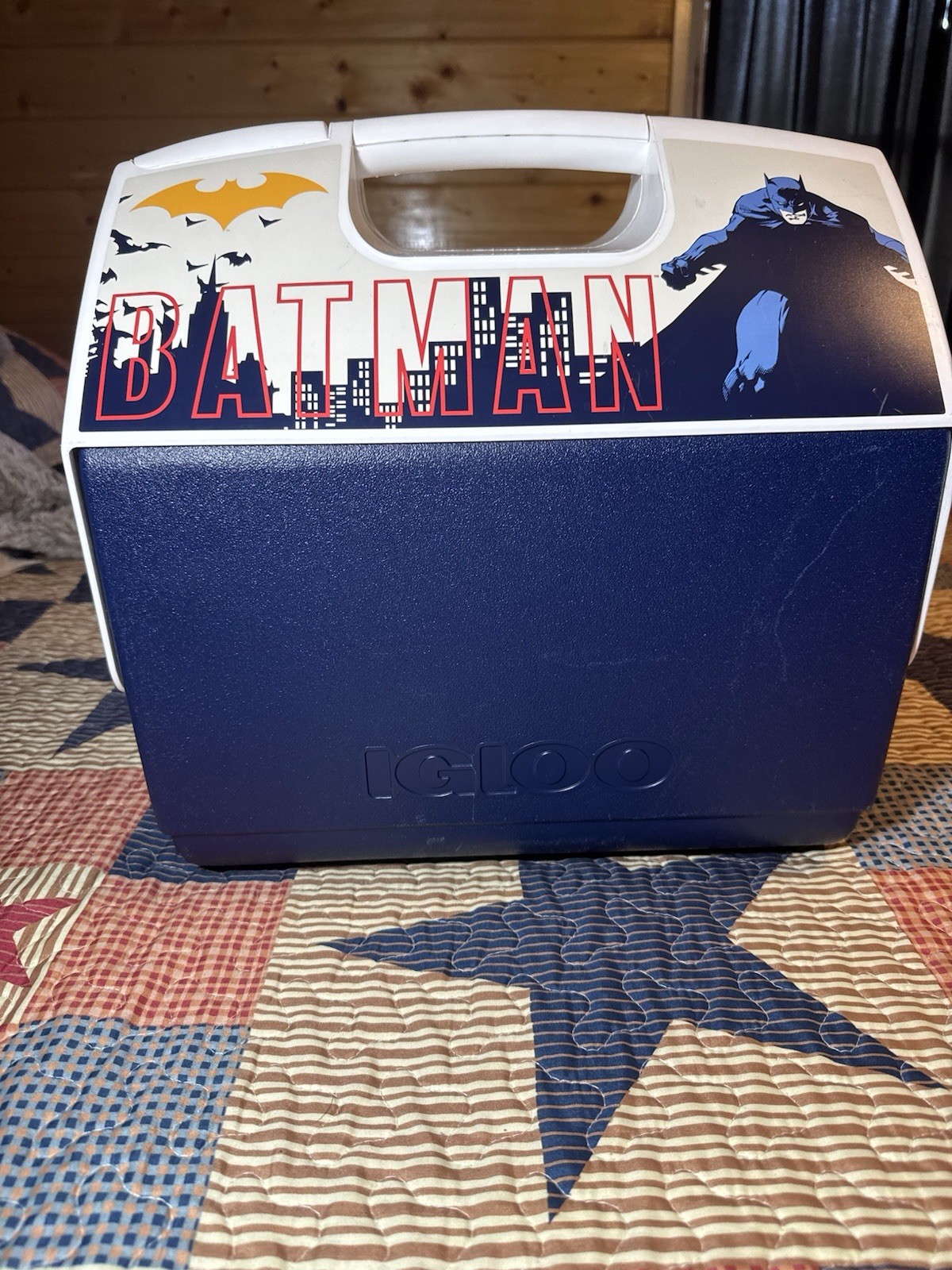 16 QT Igloo Collab Series x Batman Playmate Elite Cooler