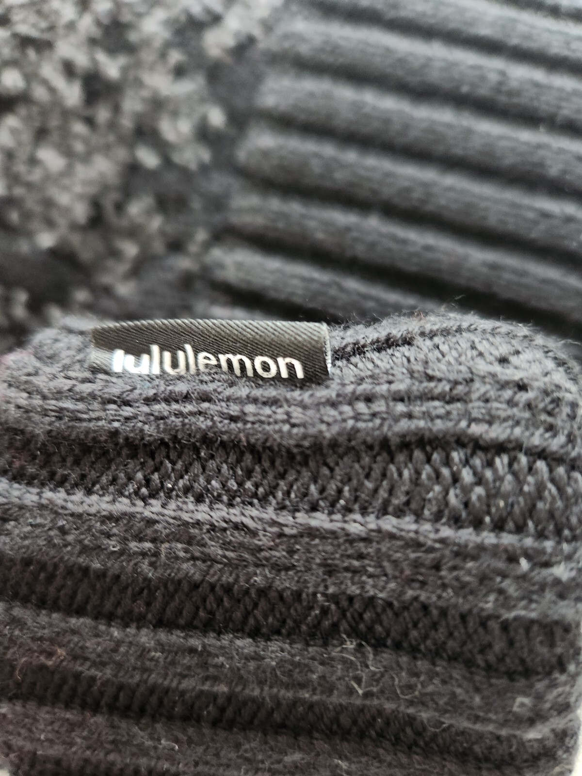 NWT Lululemon Ombre Knit Textured Beanie One size Black Gray