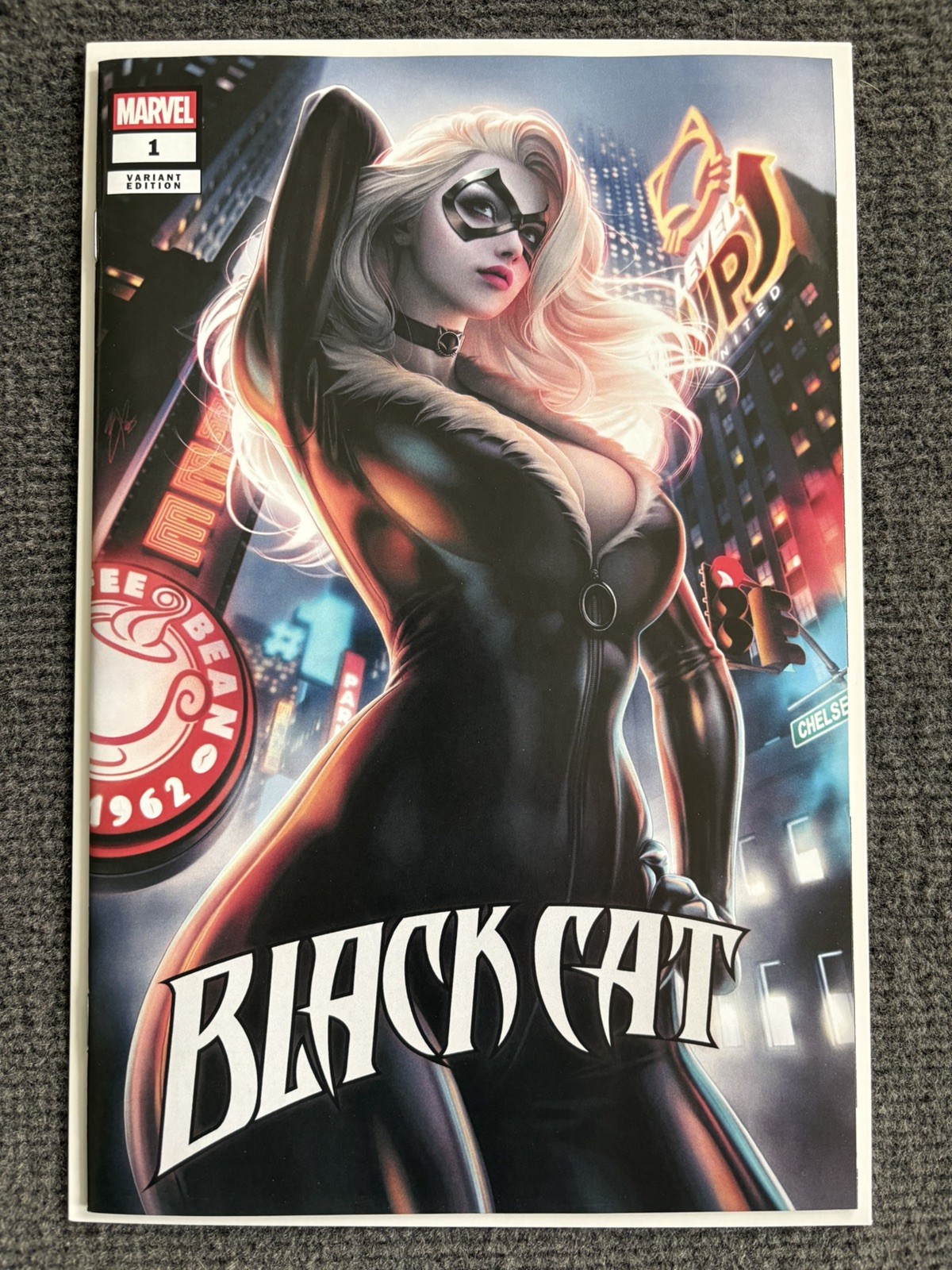 Black Cat #1 Warren Louw Exclusive Trade Dress Variant Cover Ltd 1000 NM