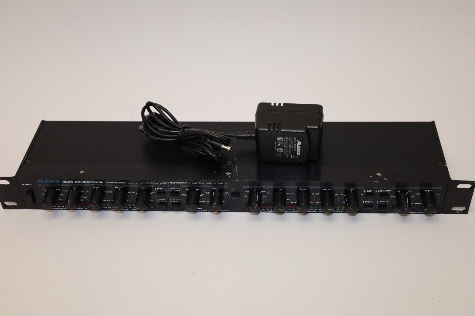 ALESIS 3630 RMS/Peak Dual Channel Compressor/Limiter w/ Gate Rack Mount .