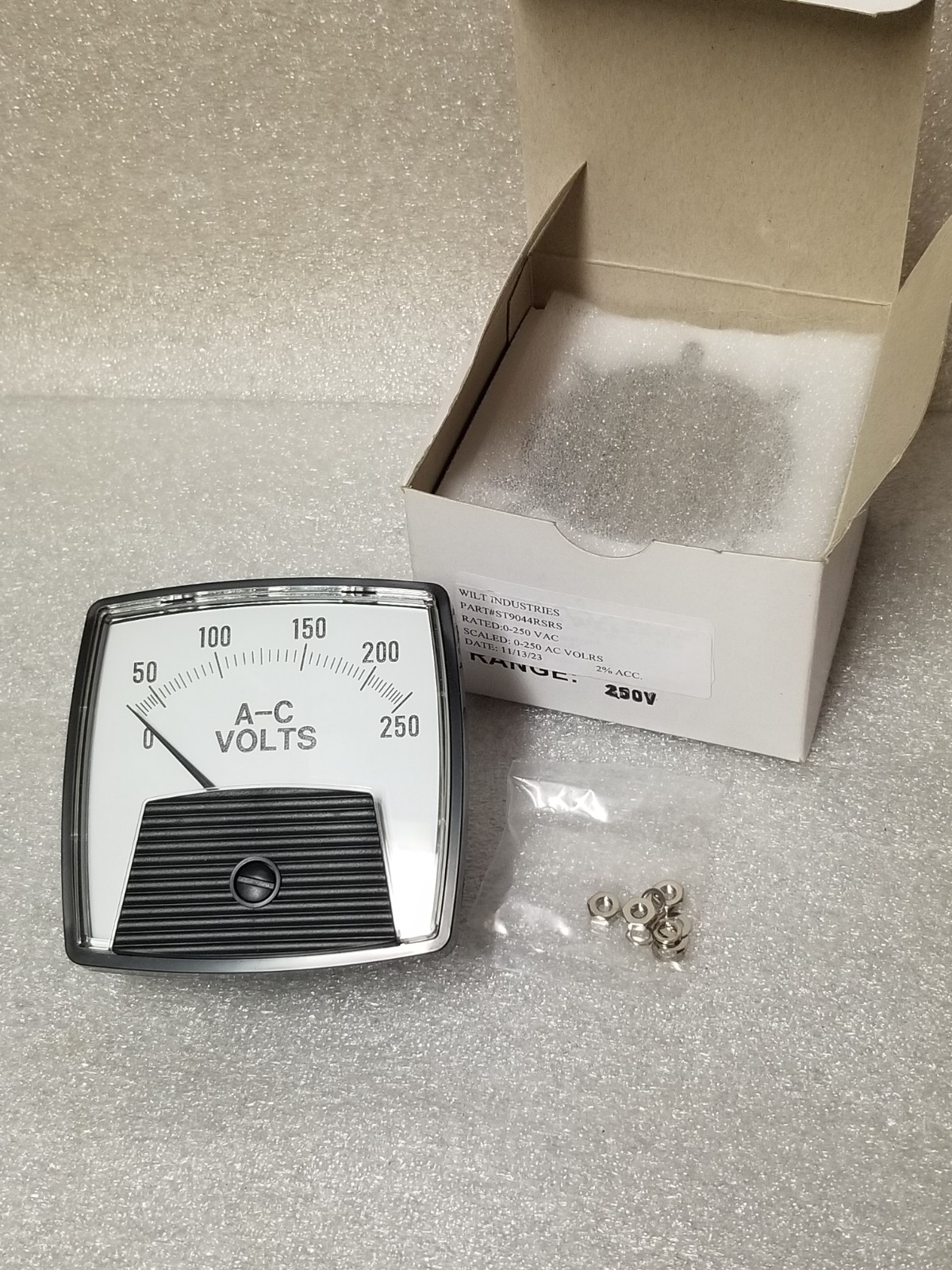 WILT Industries / PC&S ST9044RSRS Analog 3-1/2" Panel AC Volt Meter 0-250V