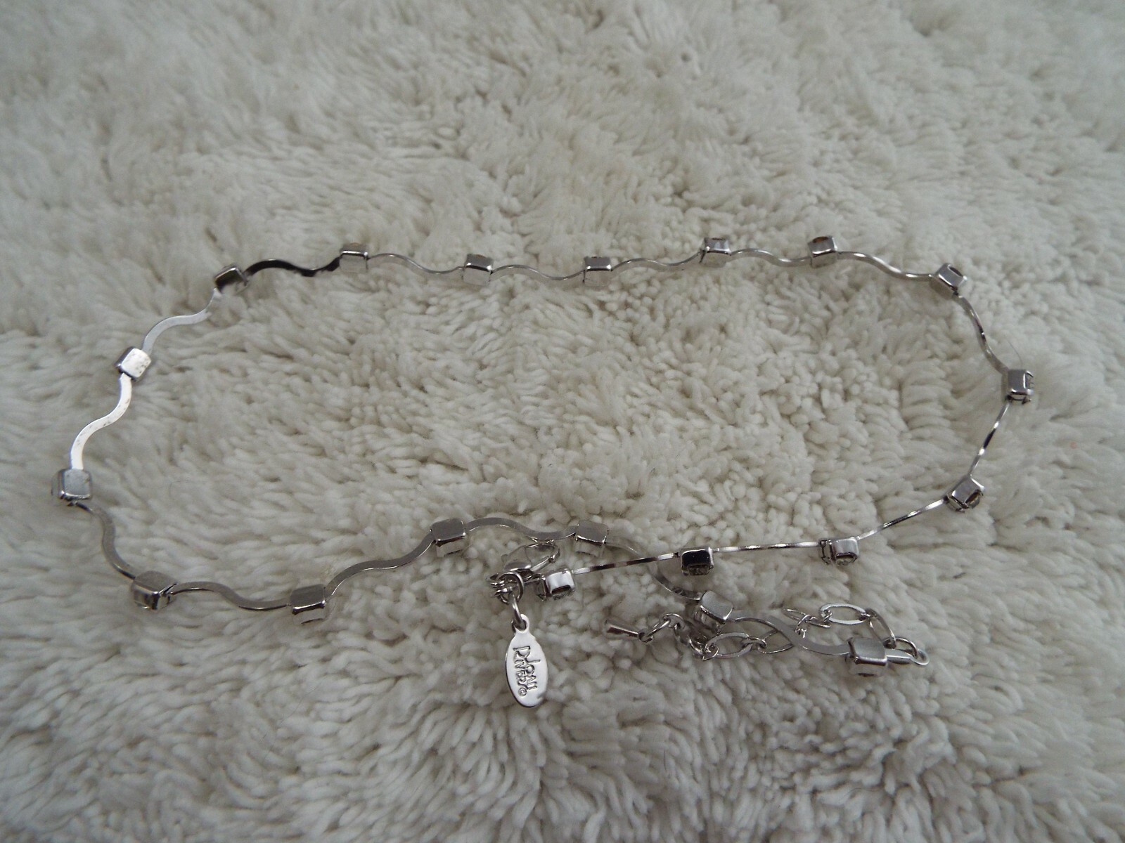 JOAN RIVERS Silvertone Rhinestone Necklace (C26)