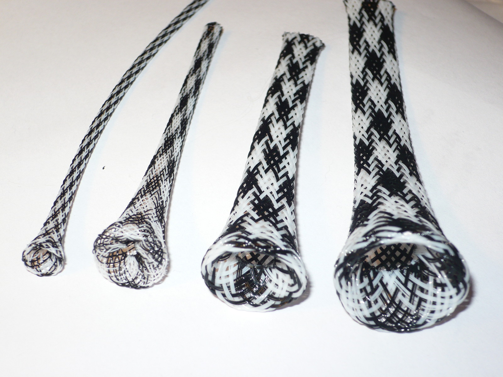1/4 BRAIDED EXPANDABLE SLEEVING CHECKERED FLAG TECHFLEX 25'