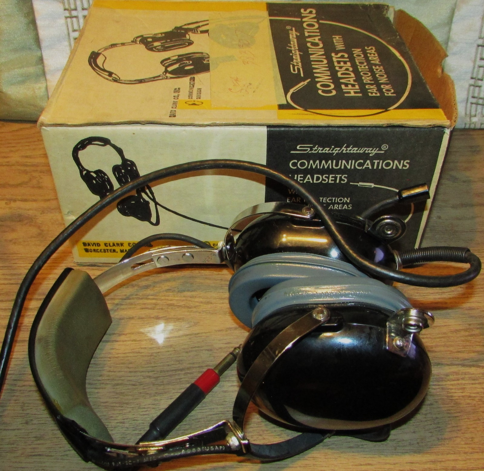 VINTAGE STRAIGHTAWAY COMMUNICATIONS AVAIATION HEADSET IN BOX, 15BM/C1017G03, VG