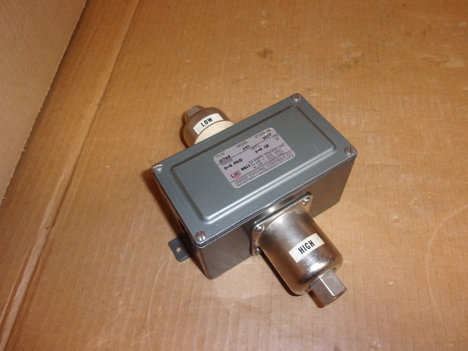 United Electric Pressure Control Switch , type: J27KB , model: 140 , Stock 9537