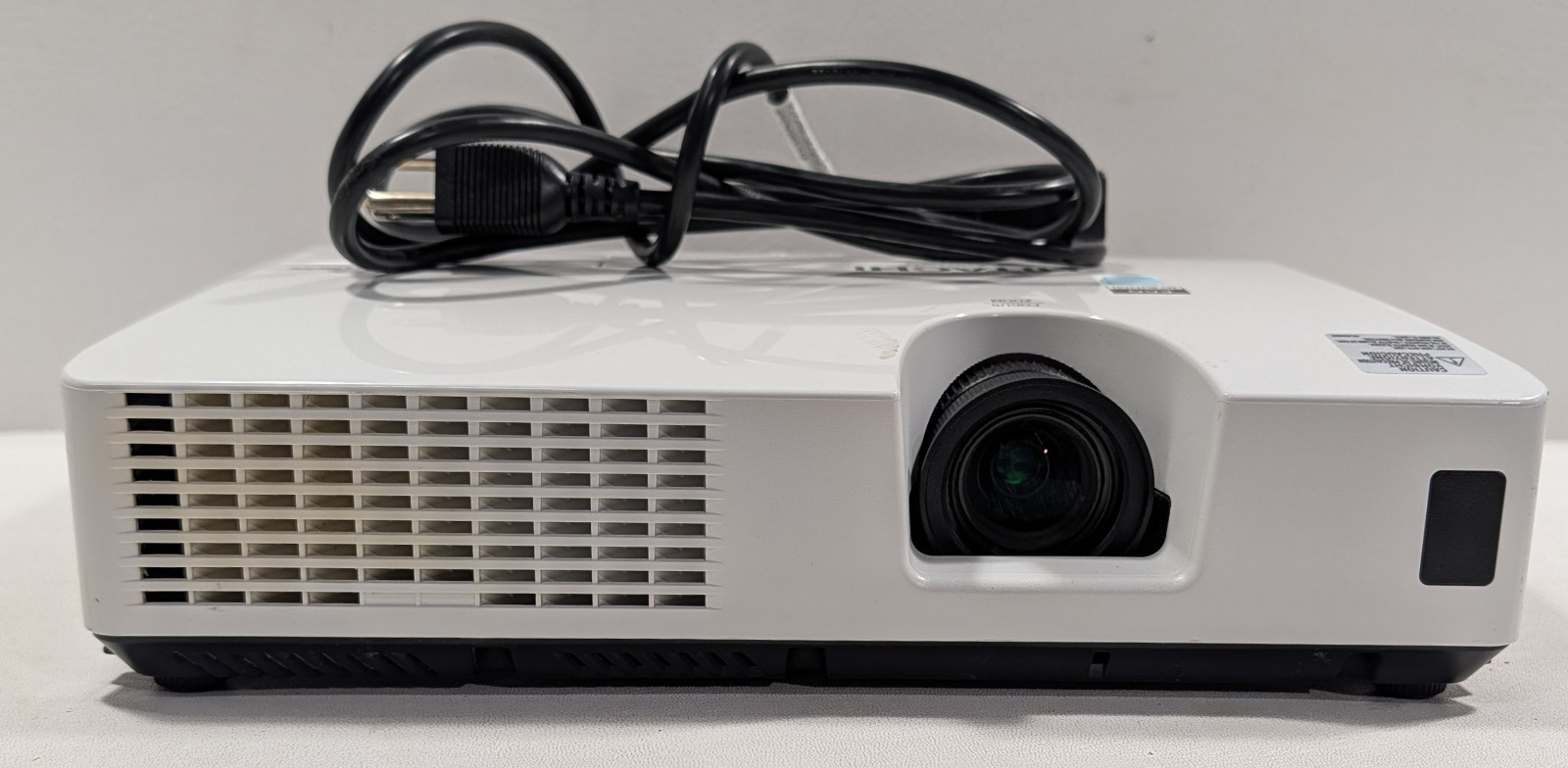 Hitachi CP-X3021WN 3LCD XGA Projector w/Power Cord - 3200 Lumens - Tested