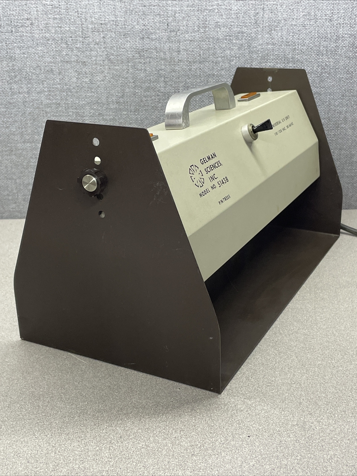 Gelman Sciences Inc. 51438 Universal UV Unit P/N 78355 - Powers On