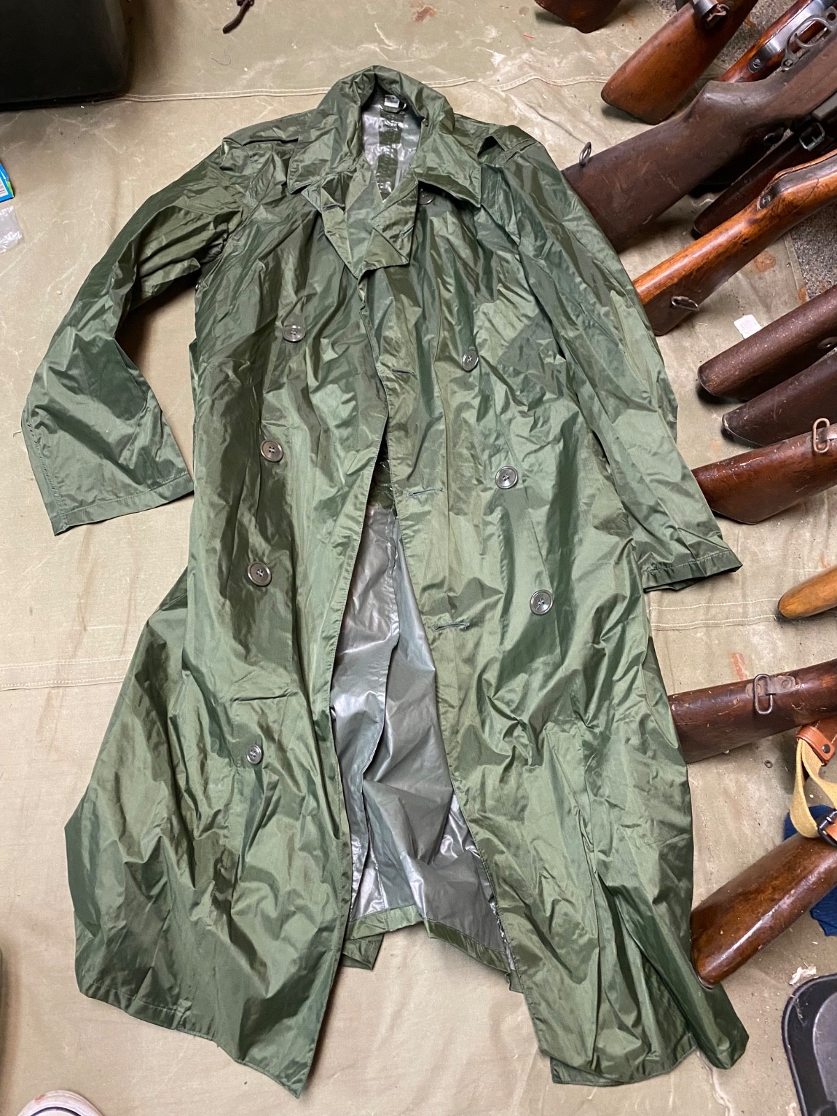 ORIGINAL VIETNAM WAR US ARMY RAIN COAT-MEDIUM