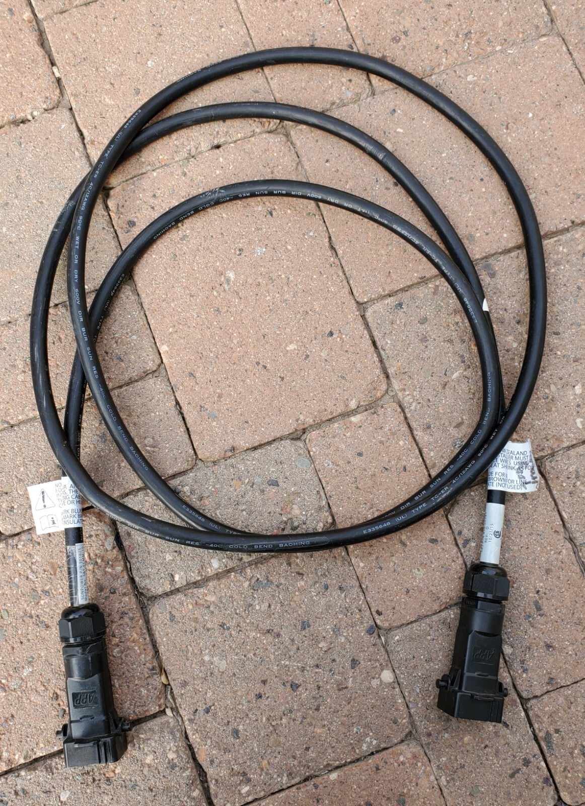 Sunpower Cable SBT-ECMF-10 501625 extension cable with male connectors