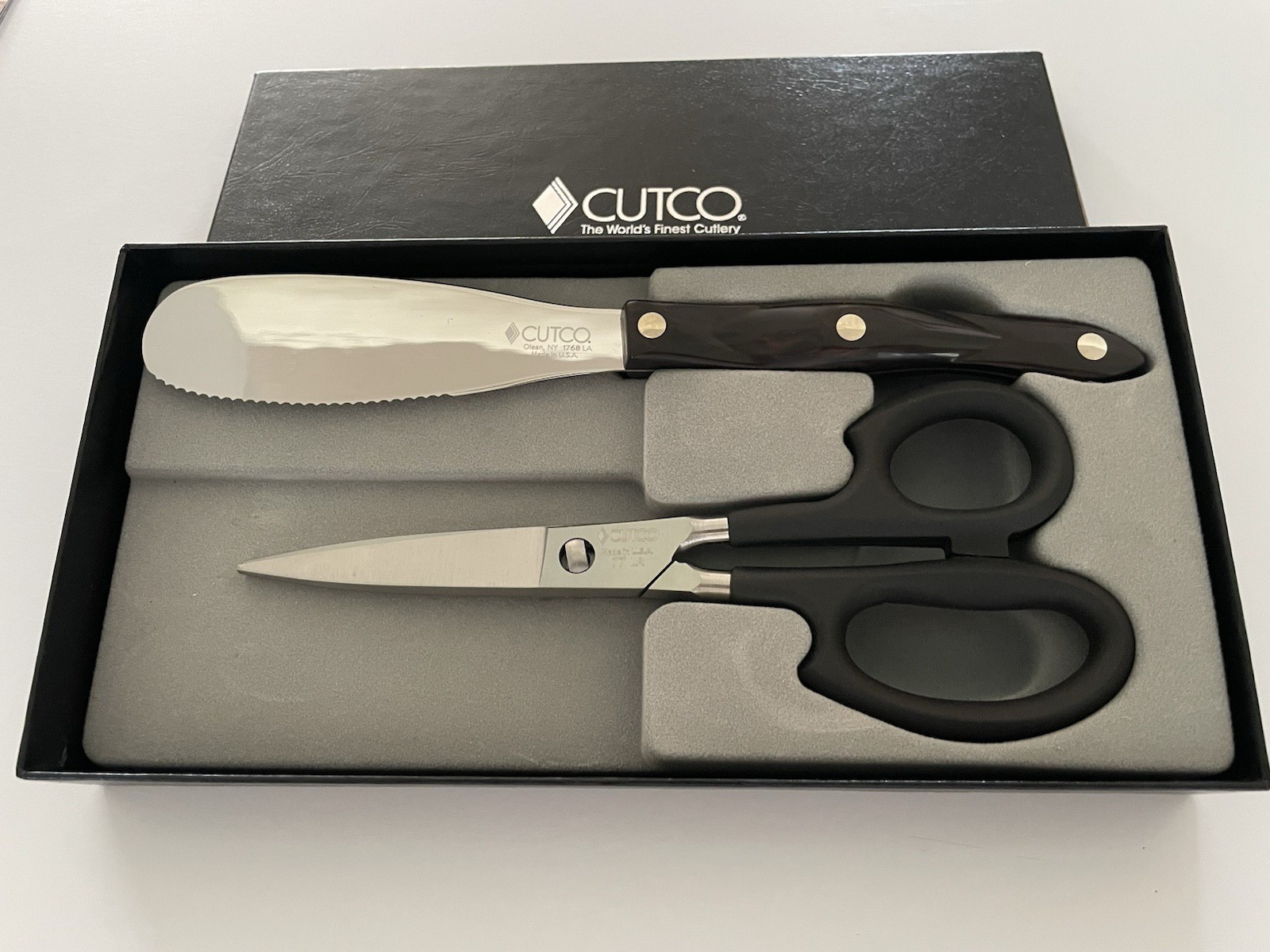 NEW CUTCO #1851 - 77 Black Kitchen Shears & 1768 Spatula/Spreader with Gift Box!