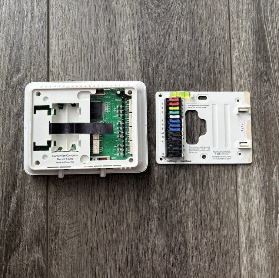 Hunter Programmable Max Universal 7 Day Thermostat Model 44905