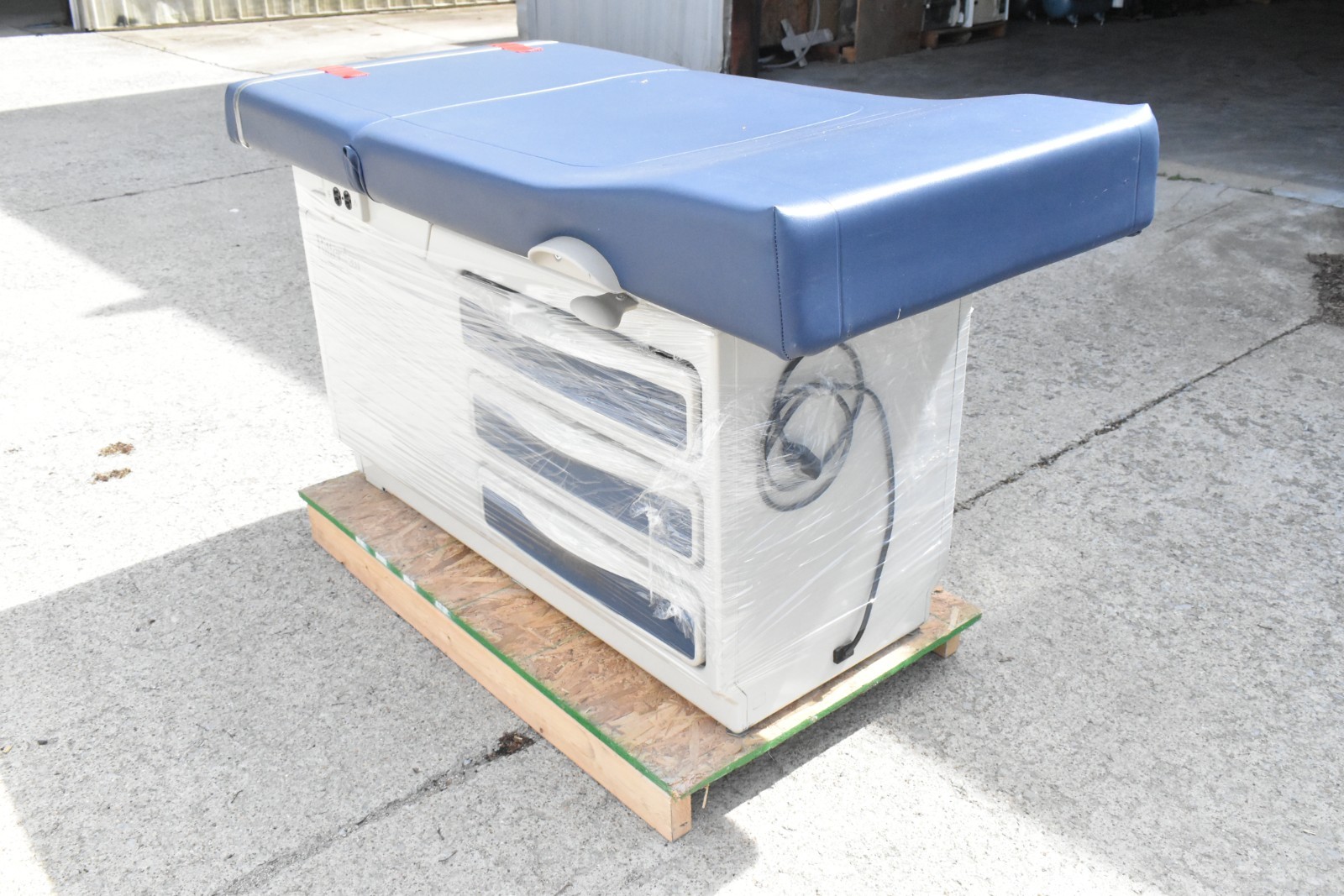 Ritter 204 Exam Table – Navy