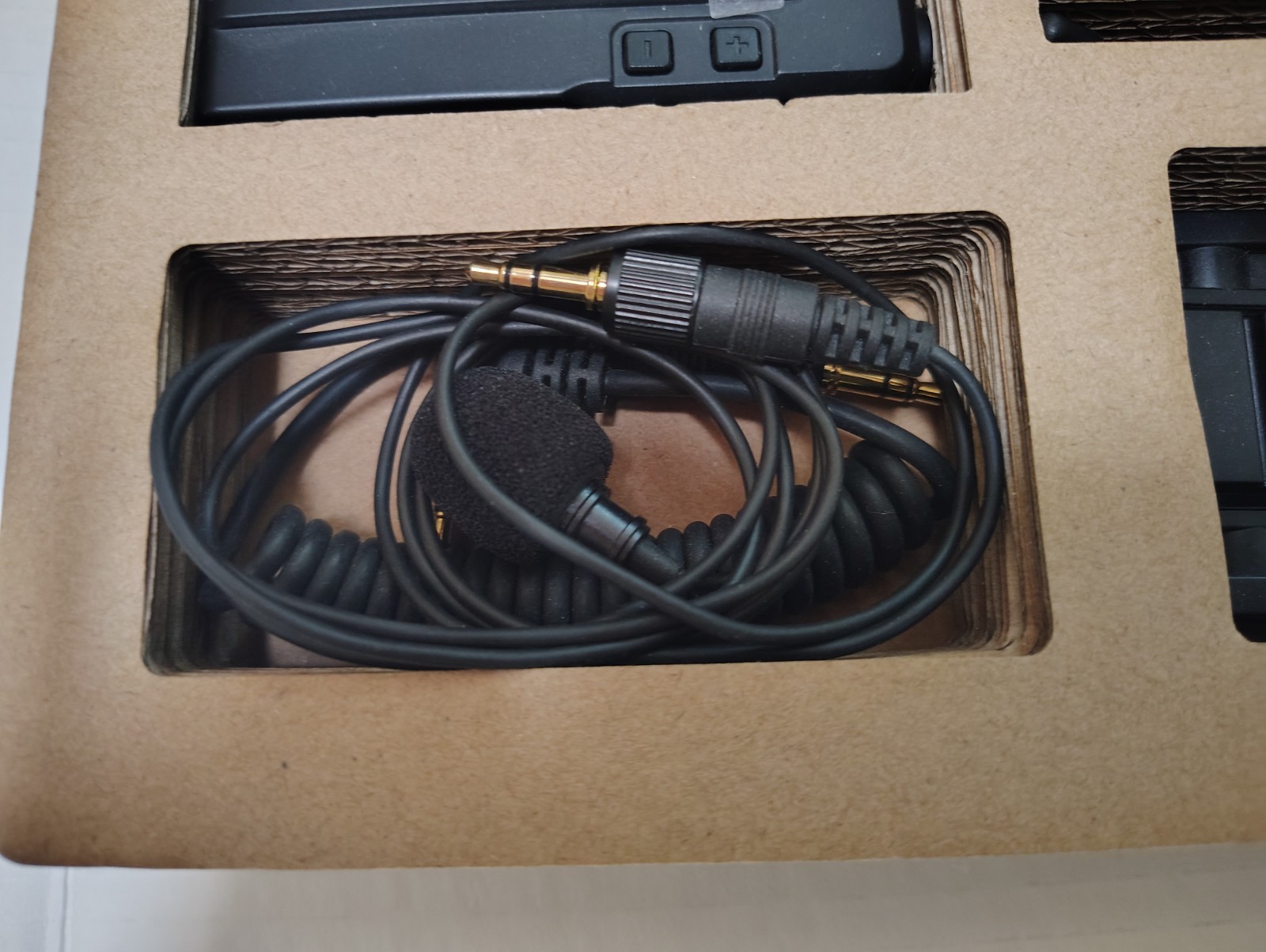 Saramonic UHF Wireless Microphone System UwMic9-RX9 camera mountable integrated