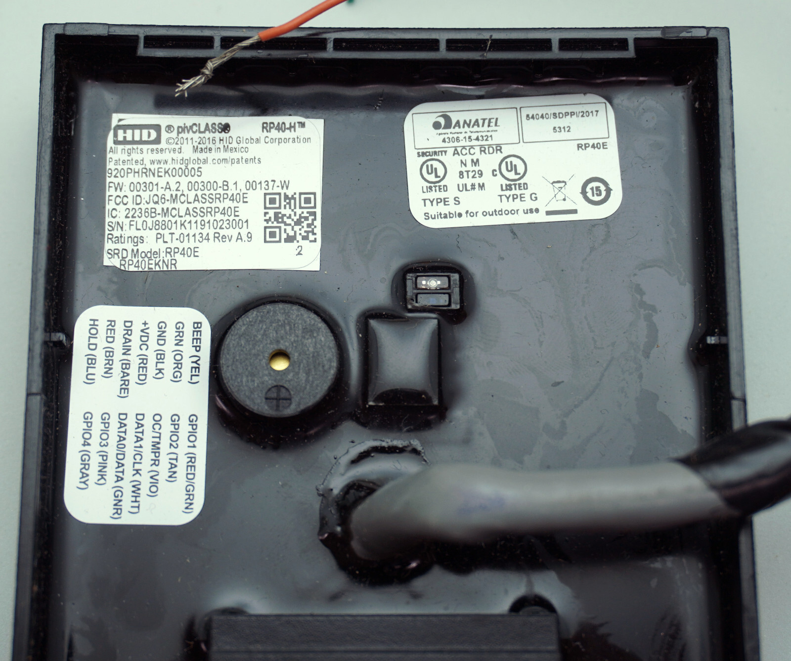 HID pivCLASS RP40-H Wall Card Switch Reader Model 920PHRNEK00004 - Black