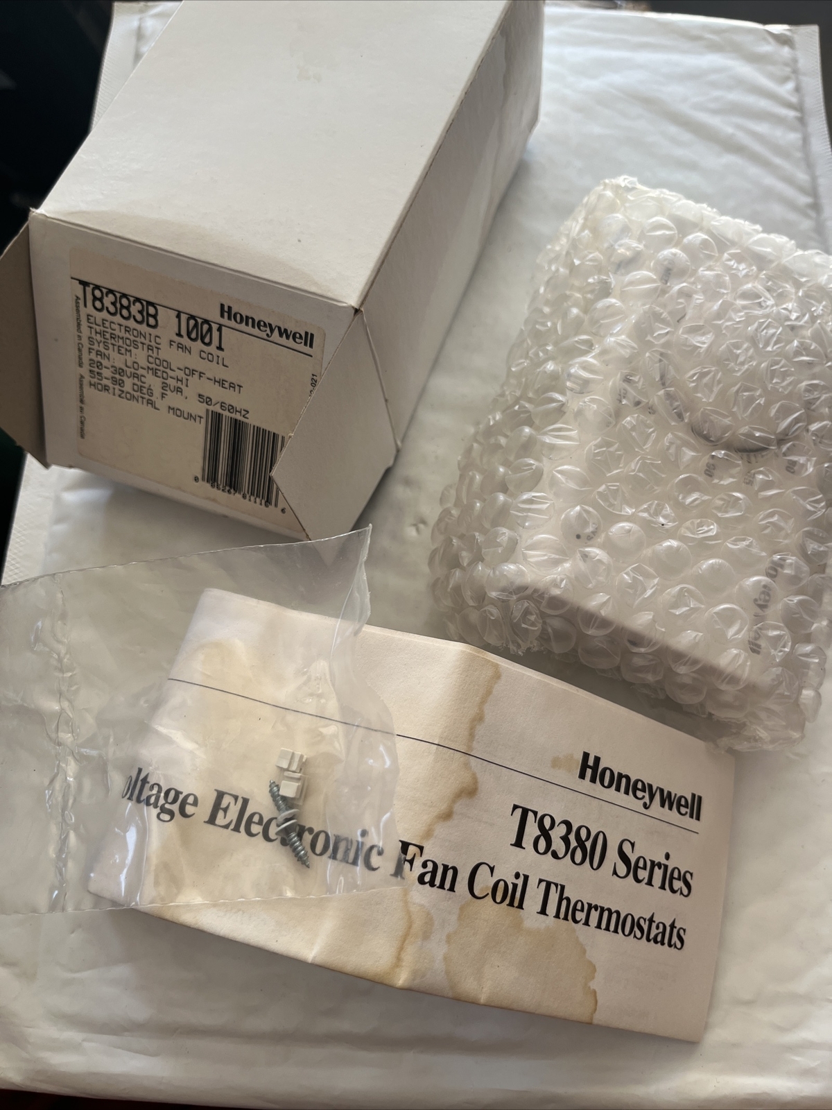 NEW Honeywell Horizontal Mount Electronic Fan Coil Thermostat 20-30V T8383B 1001
