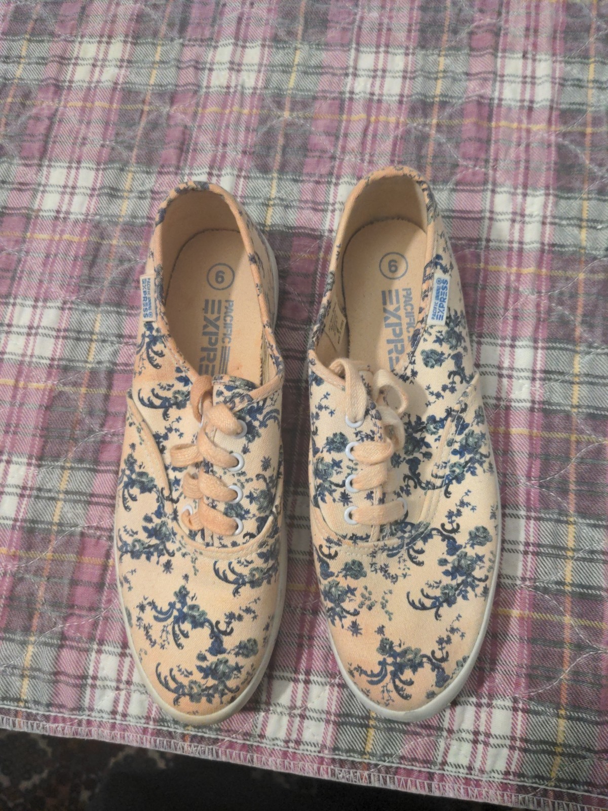 Pacific Express Sneakers