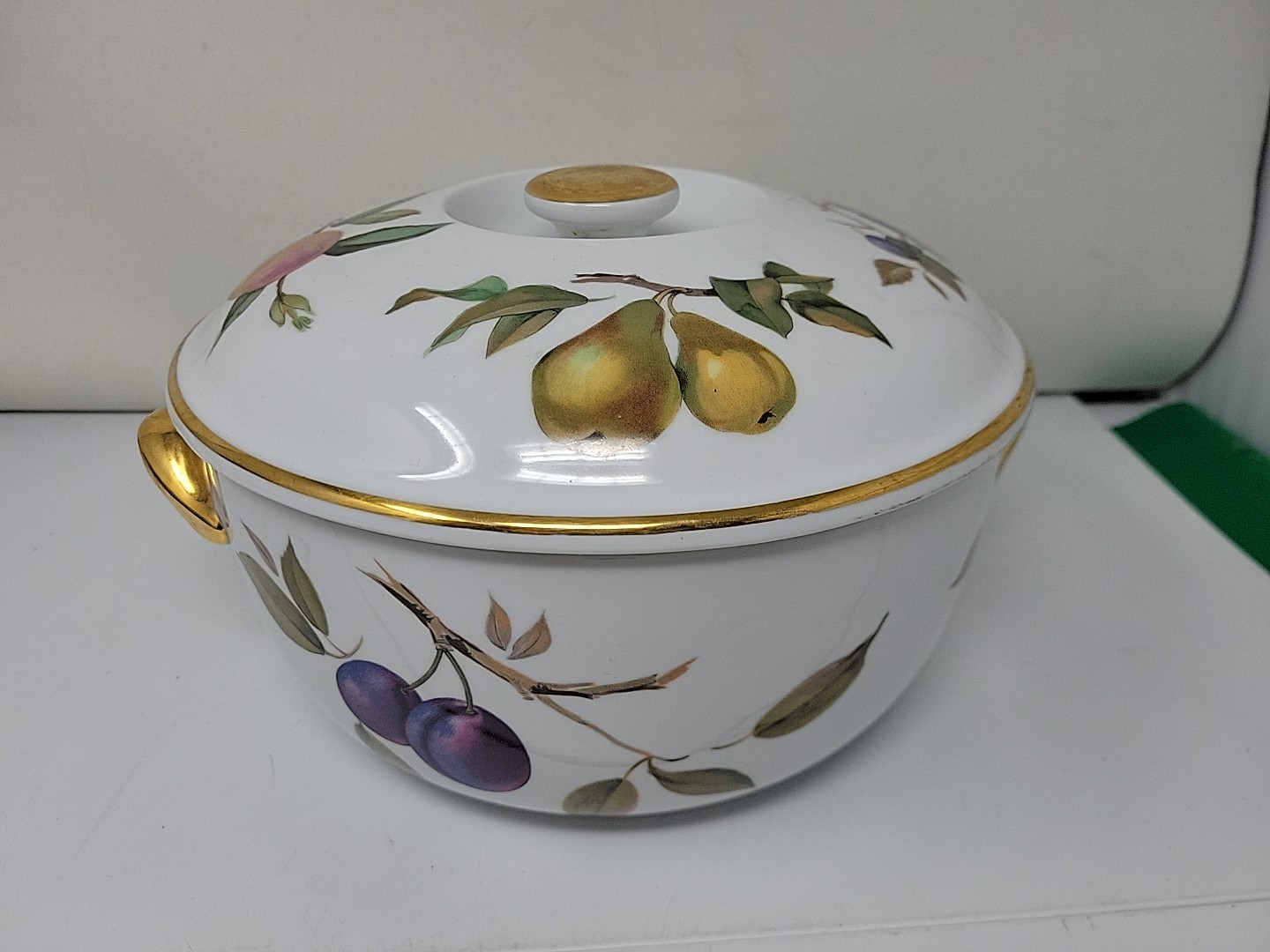 Royal Worcester Evesham Gold knob Round Entree Dish & Lid 8''X3''