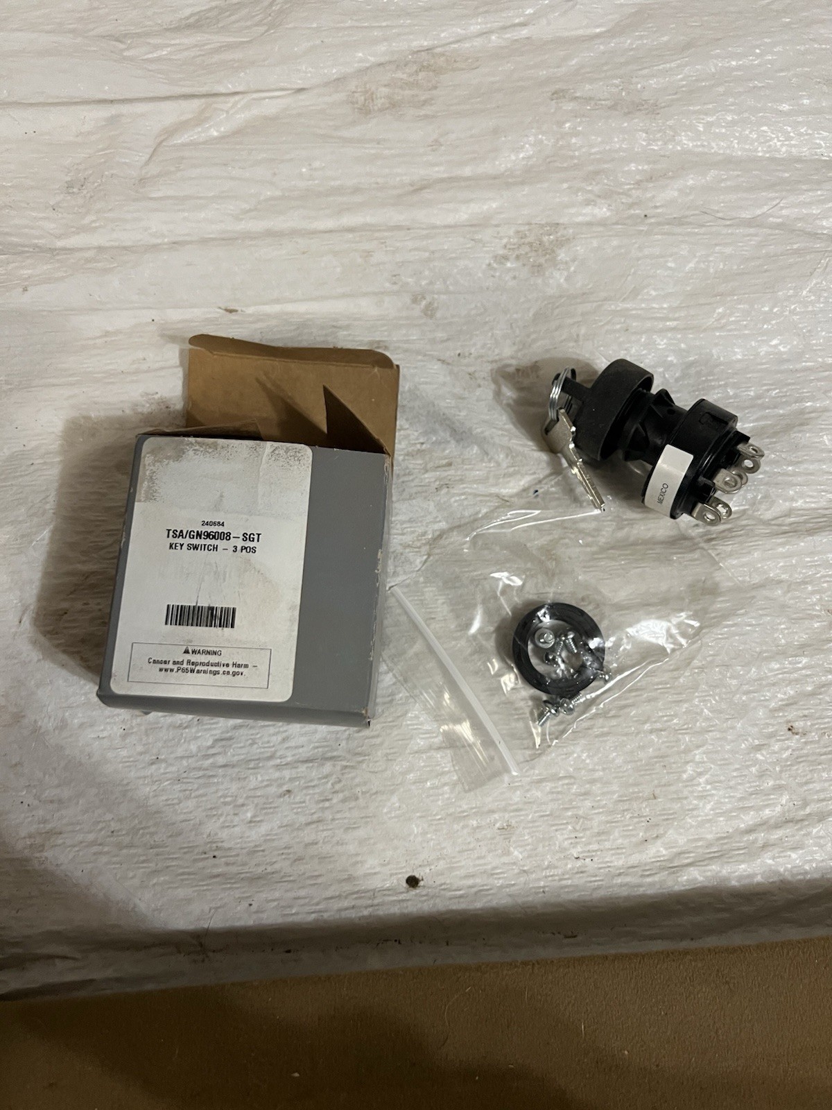 Total Source Genie 96008GT 3 Position Key Switch New In Box