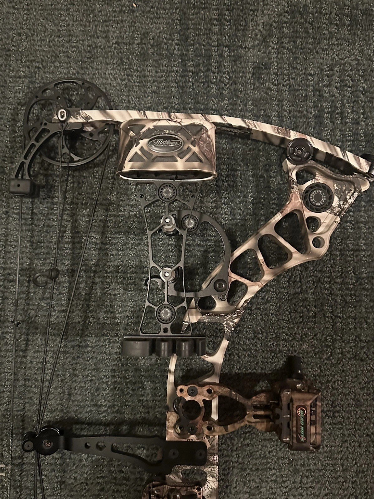 Mathews Z3 Fully Loaded Compound Bow 28” 60lb