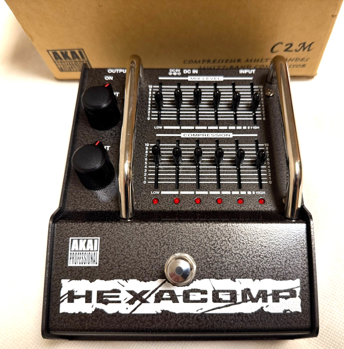 AKAI Hexacomp C2M Multi Band Compressor Guitar Effect Pedal
