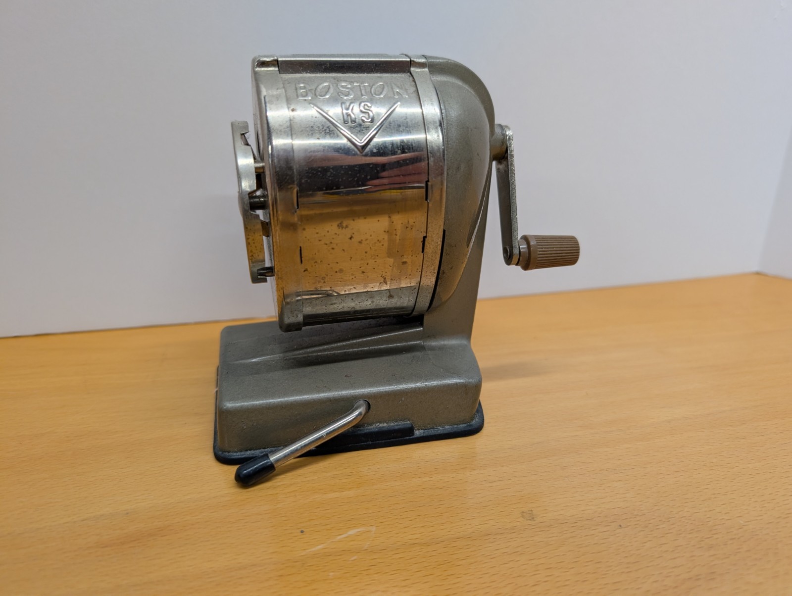 Vintage Boston Vacuum Mount Pencil Sharpener 8 Hole Adjustable Size USA