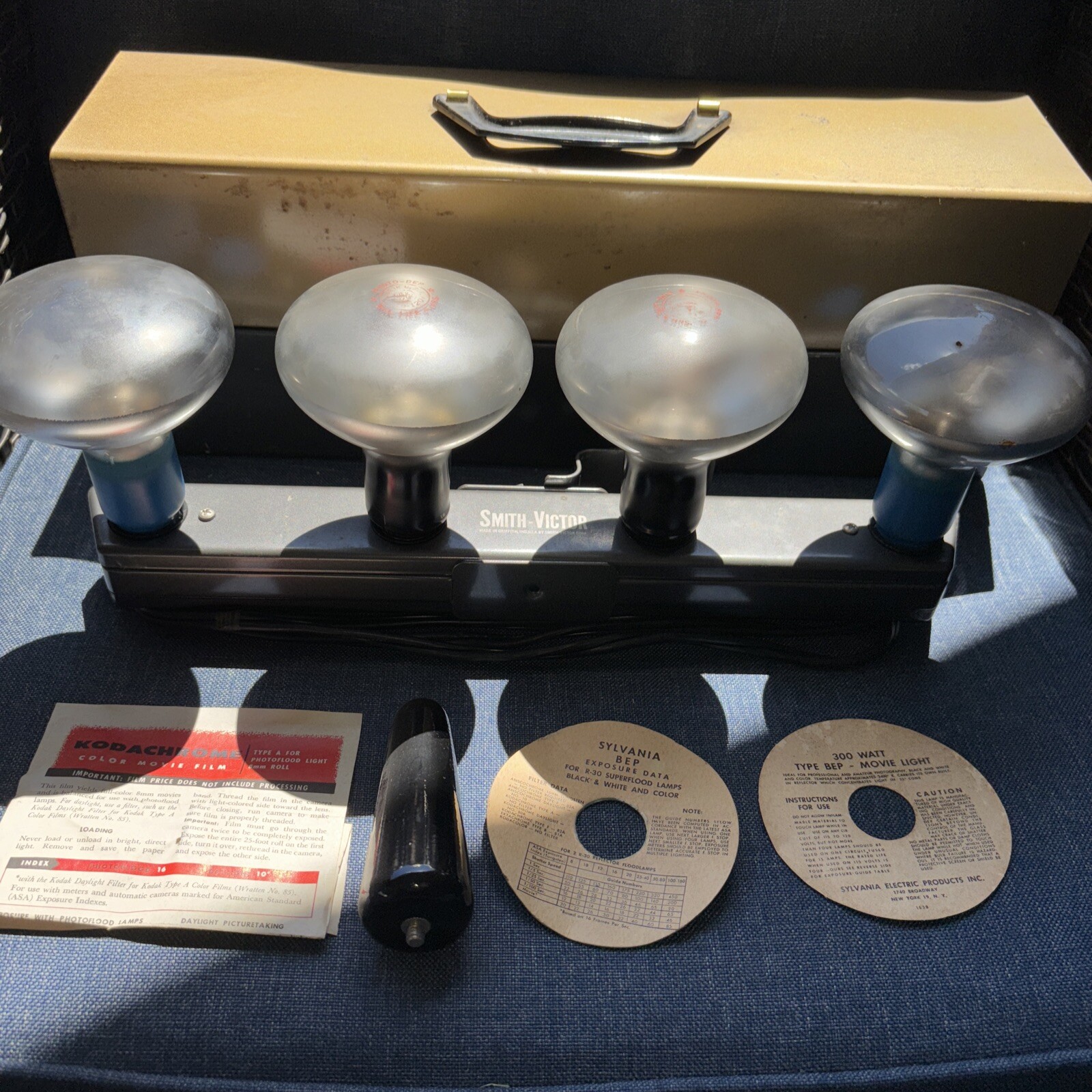 ADAMS Vintage Photography 4 Bulb Bar Light W50 w/ Metal Storage Case 300W Lamps