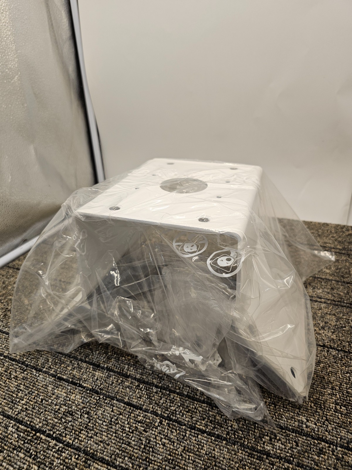 Hanwha Techwin SBP-300KMW1 Corner Mount Adapter Base Security Accessory (White)