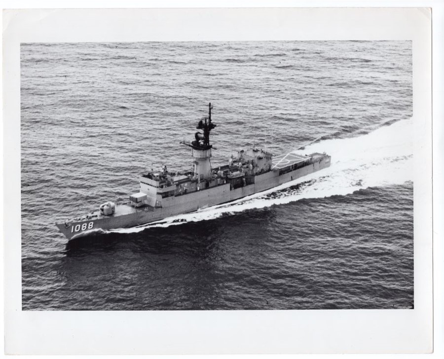1975-1992 US Navy Frigate FF-1088 USS Barbey Upper Port View 8x10 Original Photo