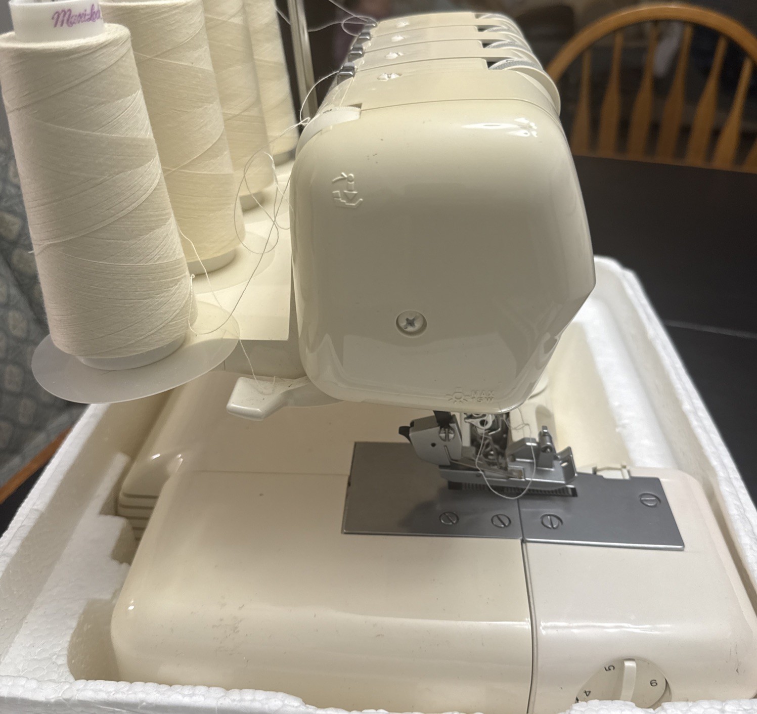 White Superlock Electronic model 1934D Serger Sewing Machine W Extras