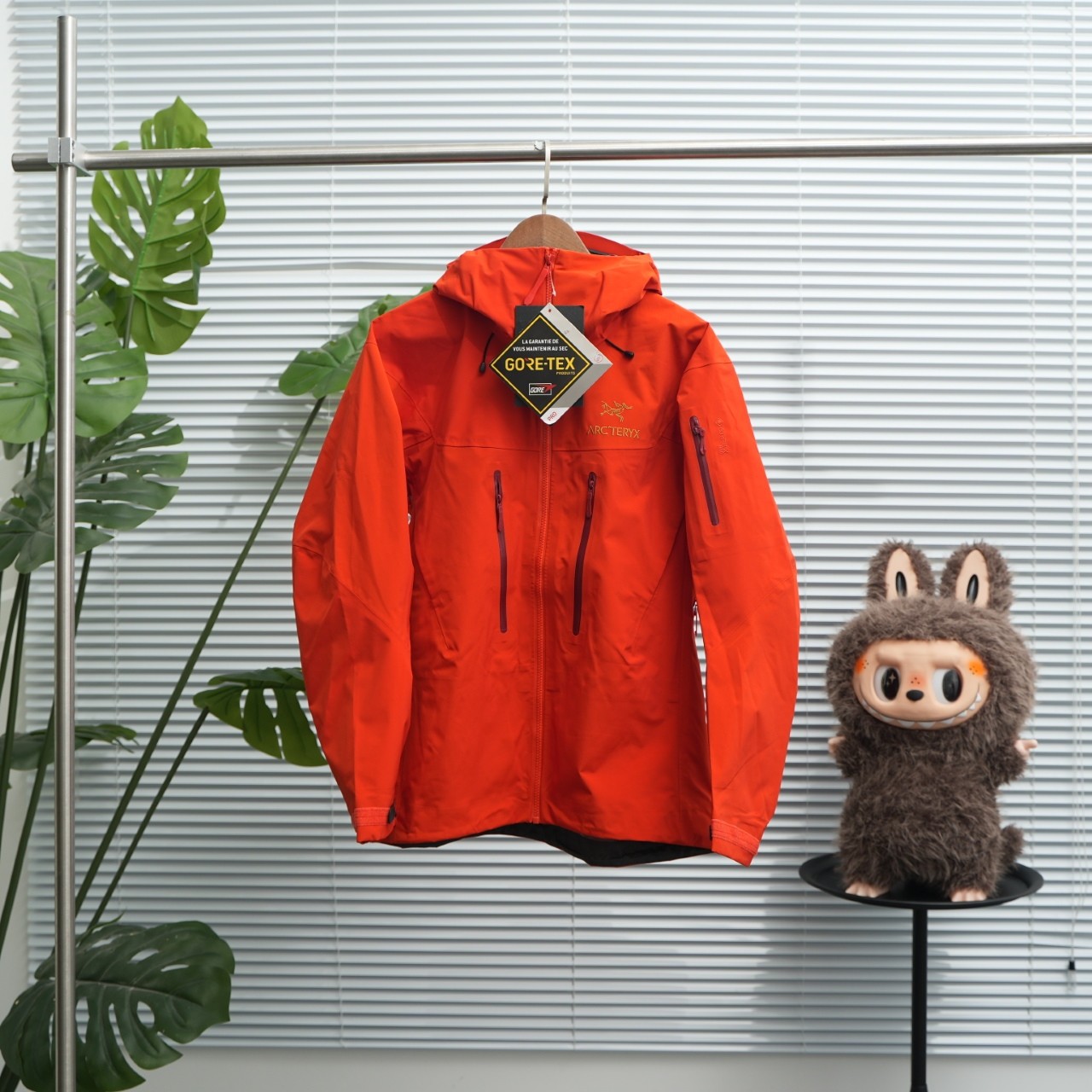 Windproof ARC Alpha SV 6th Embroidery Logo Coat Hiking Outdoor Red Jackets
