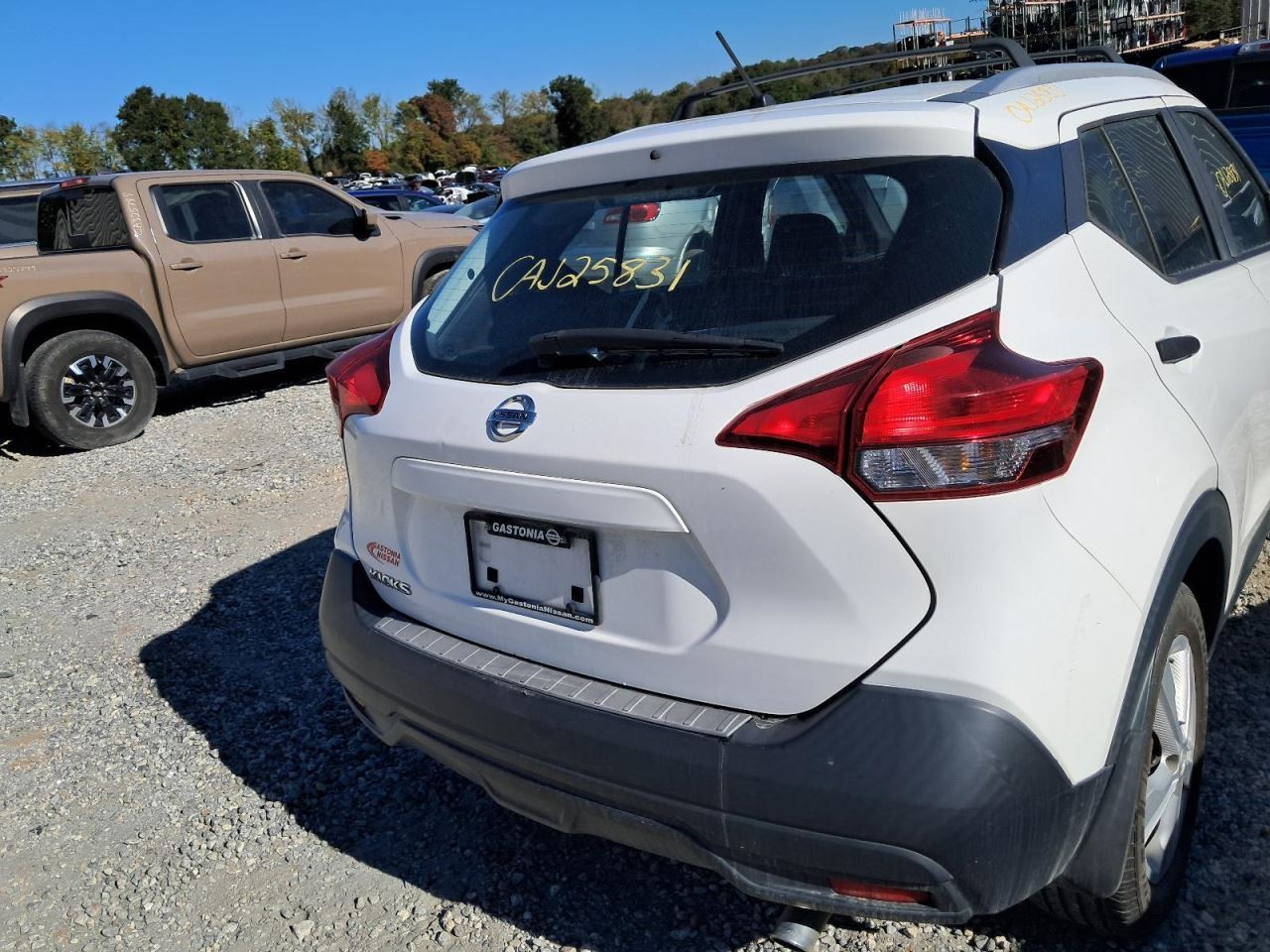 KICKS 2019 Glove Box 4824483
