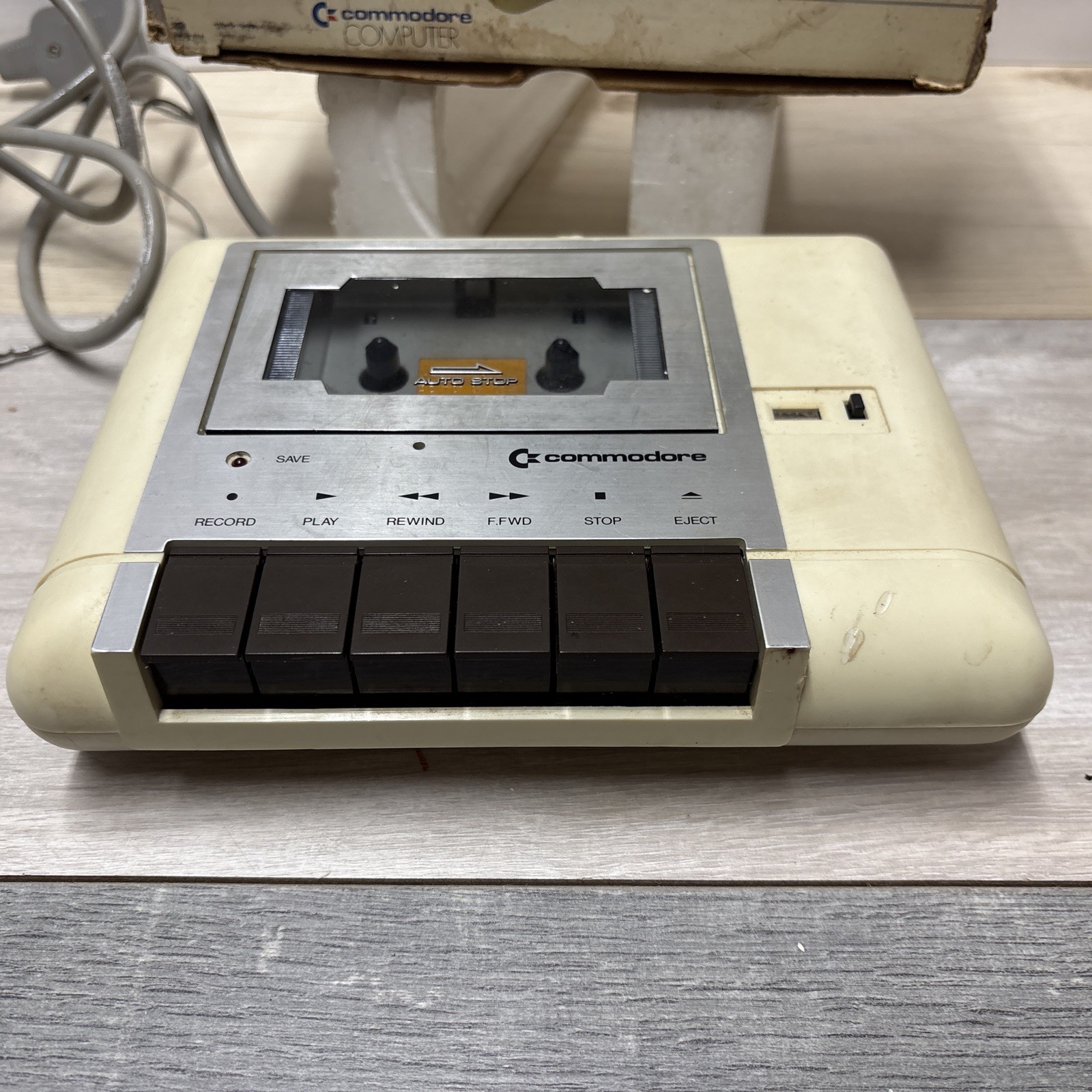 C2N Datasets Unit Model 1530 Commodore Computer With Box No Manuals UNTESTED