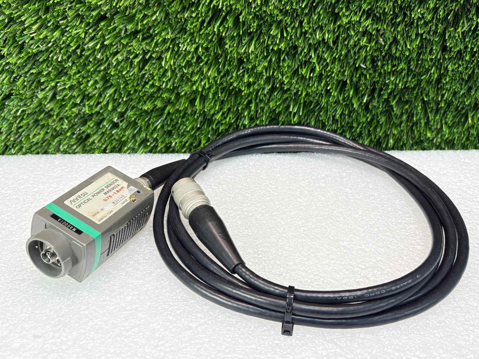 Pre Owned | Anritsu MA9302A (0.75-1.8um) Optical Power Sensor w/ Cable - Grey