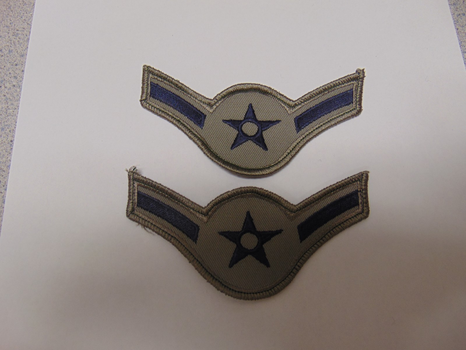 MILITARY PATCH US AIR FORCE CLOTH SEW ON RANK SET OF 2 AIRMAN  ABU GRAY