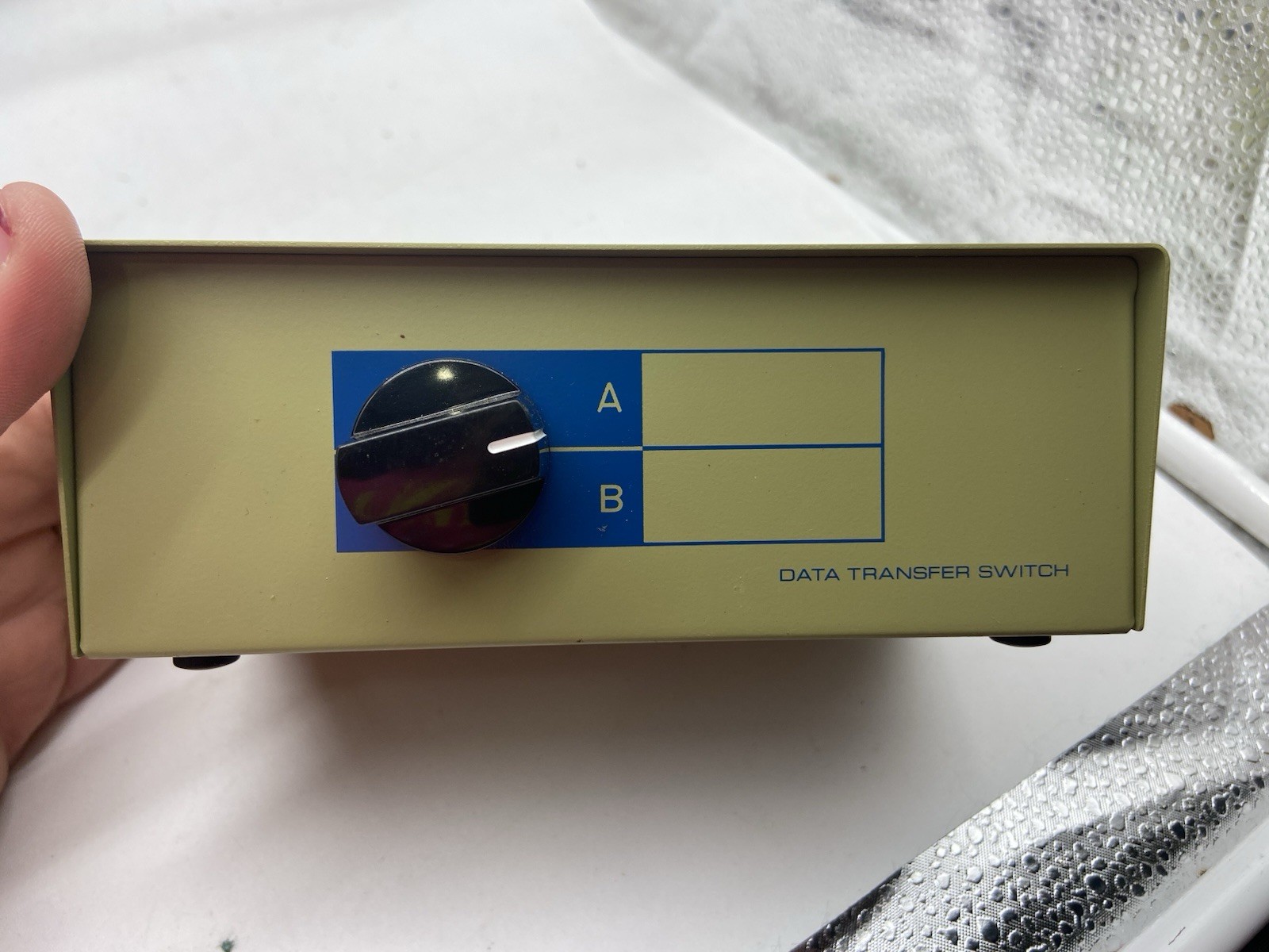Manhattan 2- Way Manual Data Transfer Switch Box - AB