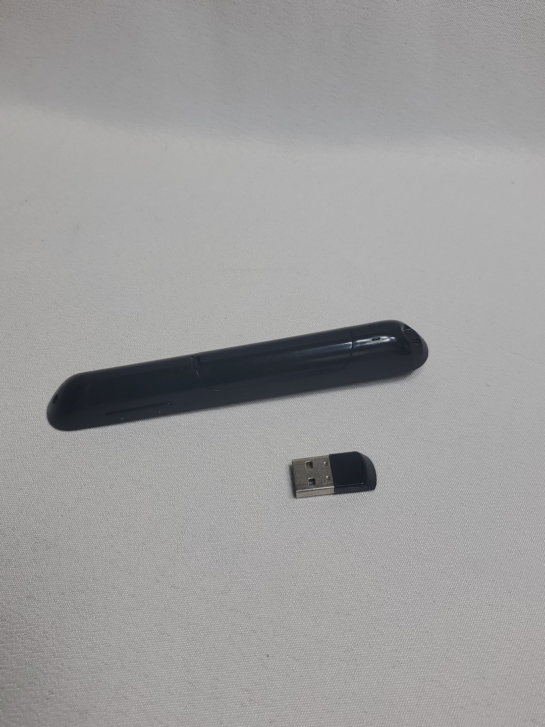 Wireless Presenter Pointer PowerPoint Clicker, RF 2.4GHz Mouse Volume (white)