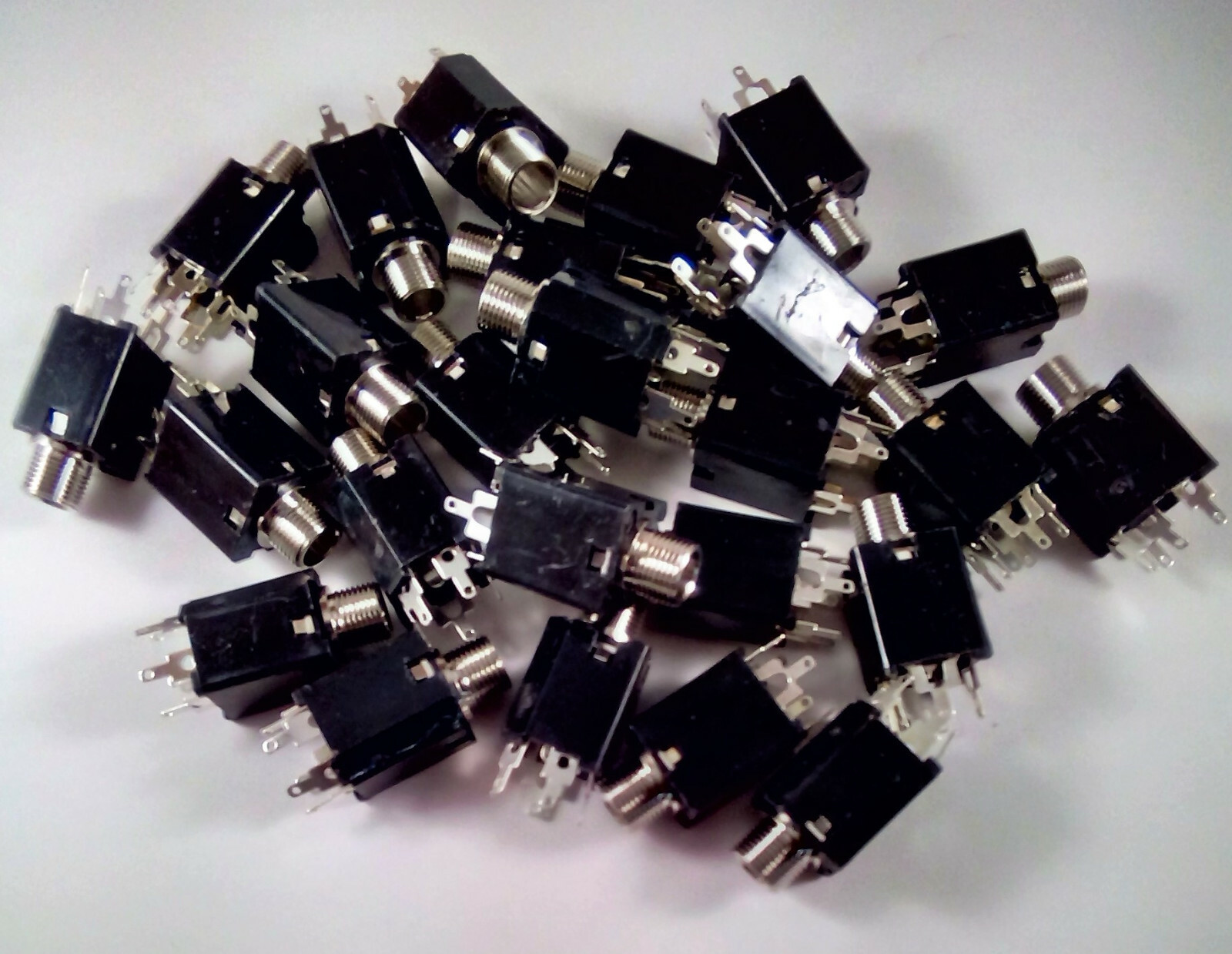 *NEW* (25 EA) SWITCHCRAFT 114BPC - 1/4" TRS JACKS W/SHUNT -**NO HARDWARE**