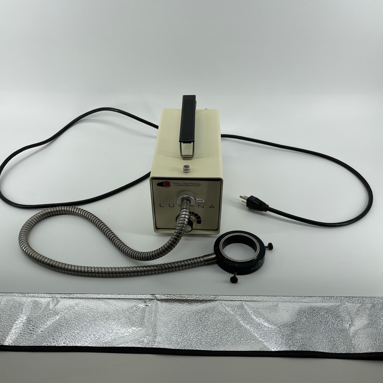 Chiu Technical Corporation F0-150 Fiber Optic Light Source Illuminator w/Light R