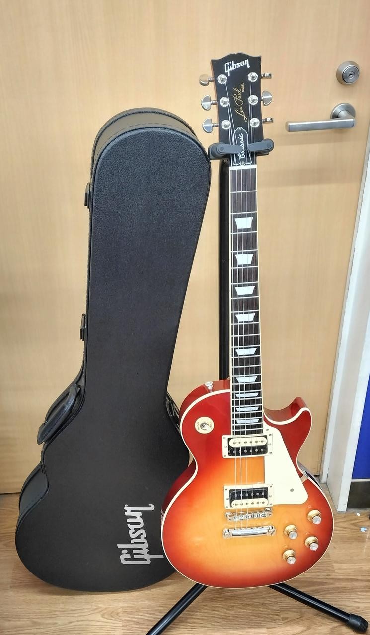 GIBSON USA LES PAUL LASSICHeavy Les Paul lassic made in 20 years