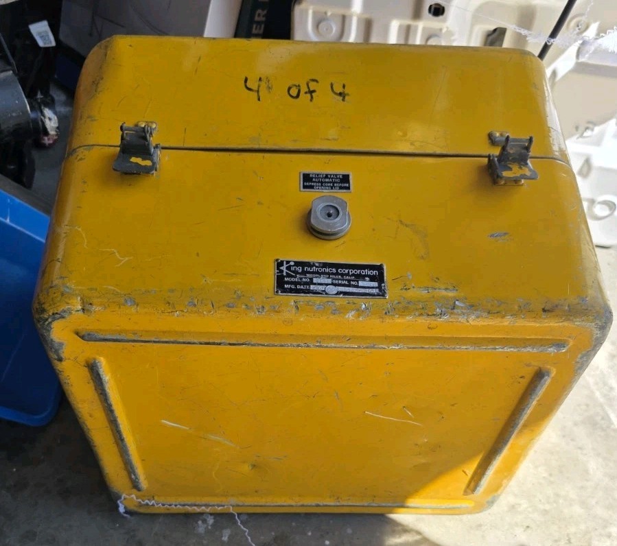 King Nutronics - model 3461-48-101- Portable Pressure Calibration System