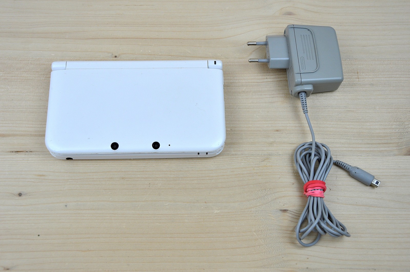3DS - Nintendo 3DS XL Console in White (Good Condition)