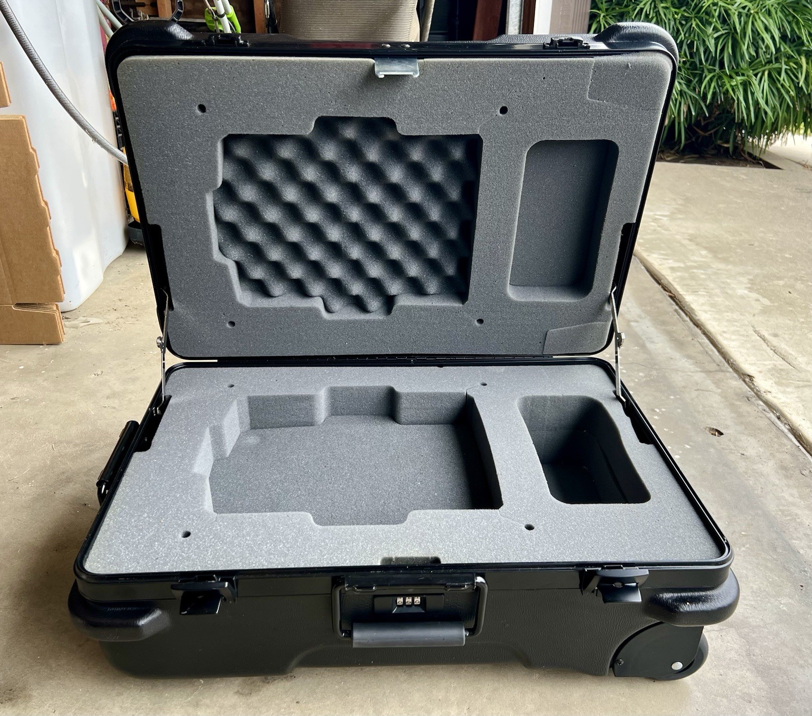 19" Black Hard-shell Plastic Wheeled Rolling Combination Music Suitcase Case Box