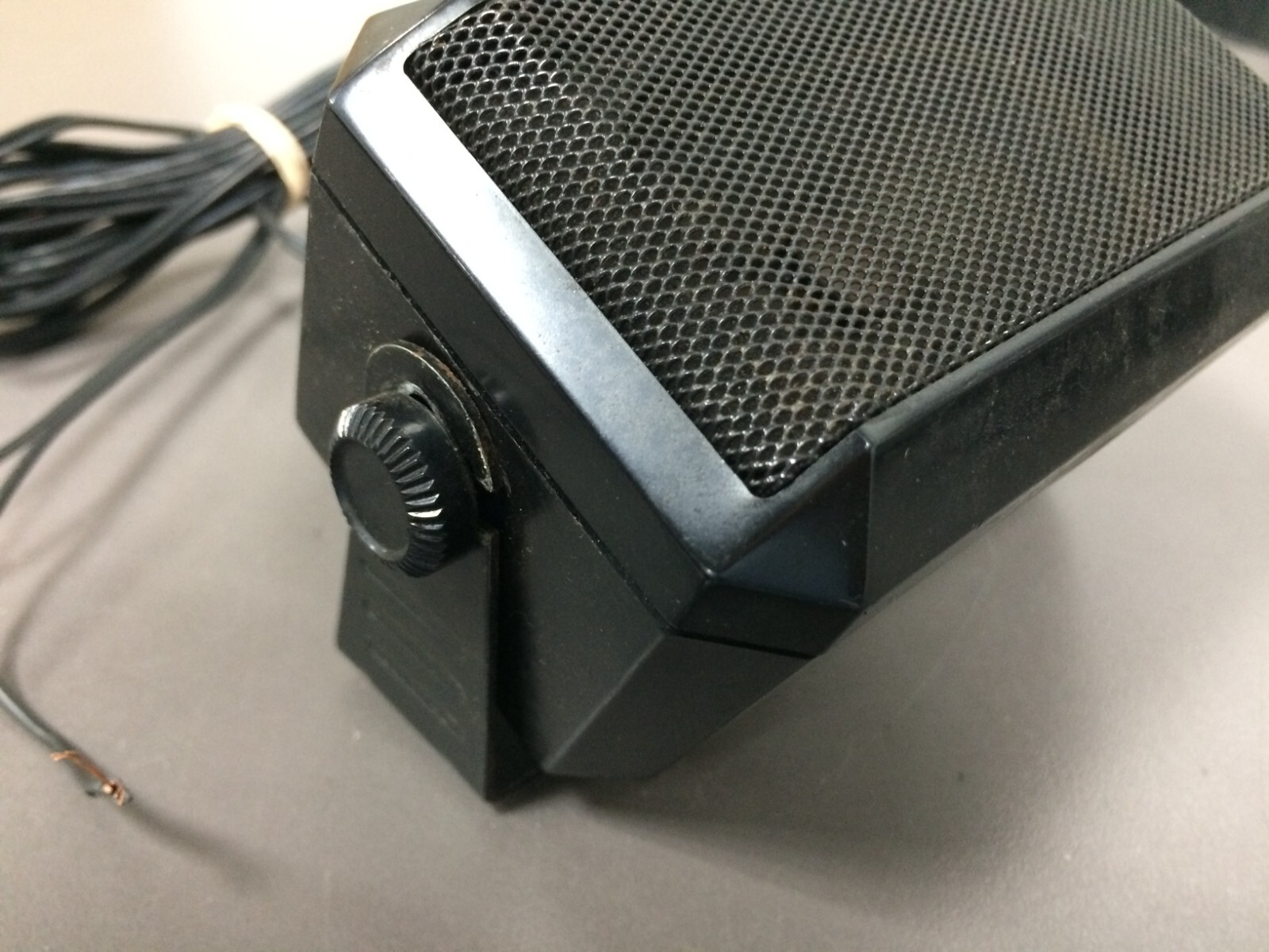 UNBRANDED, External Speaker, Mount & Screws, NO Plug, Tested Good